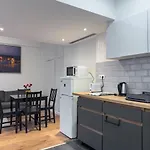 2bdr Gellert W Ac & Balcony By Nw 公寓 *