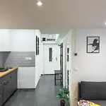 2bdr Gellert W Ac & Balcony By Nw Διαμέρισμα *