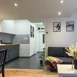 Διαμέρισμα 2bdr Gellert W Ac & Balcony By Nw *