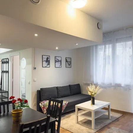 2bdr Gellert W Ac & Balcony By Nw Apartment *