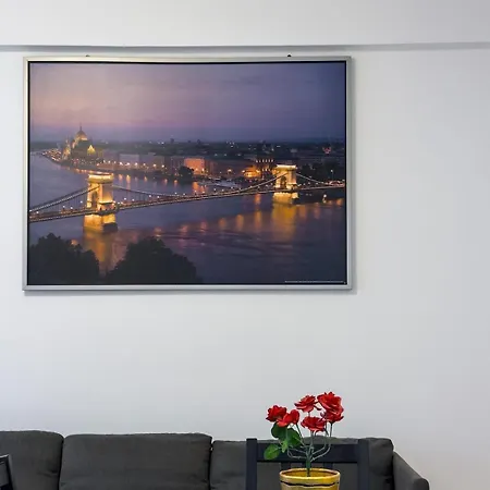 2bdr Gellert W Ac & Balcony By Nw Apartament *
