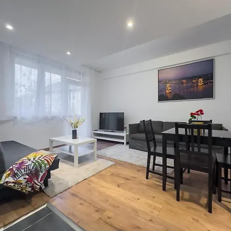 Διαμέρισμα 2bdr Gellert W Ac & Balcony By Nw