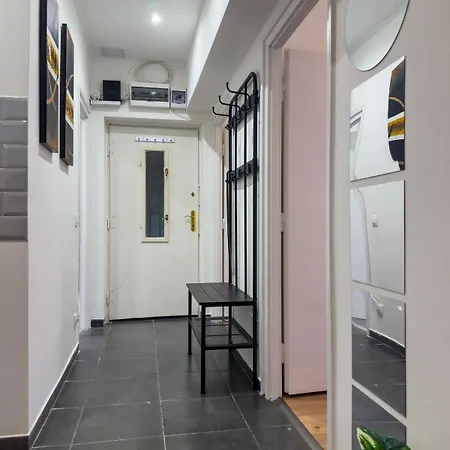 2bdr Gellert W Ac & Balcony By Nw