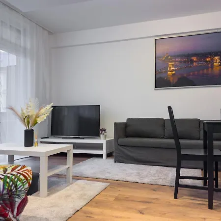 Apartament 2bdr Gellert W Ac & Balcony By Nw