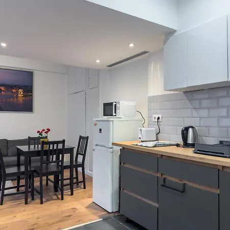 2bdr Gellert W Ac & Balcony By Nw Apartament *