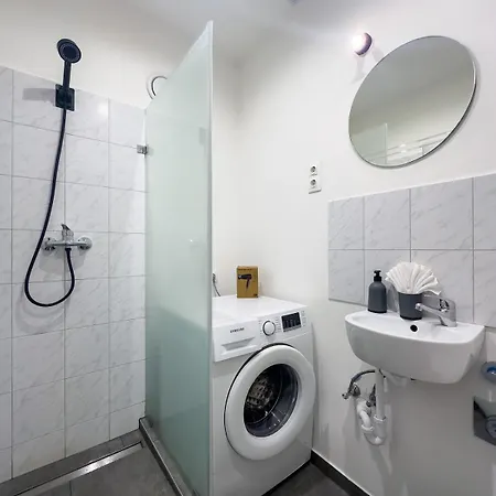 2bdr Gellert W Ac & Balcony By Nw Apartament Budapeszt