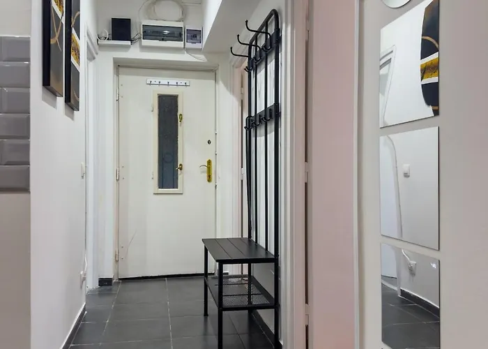 2bdr Gellert W Ac & Balcony By Nw