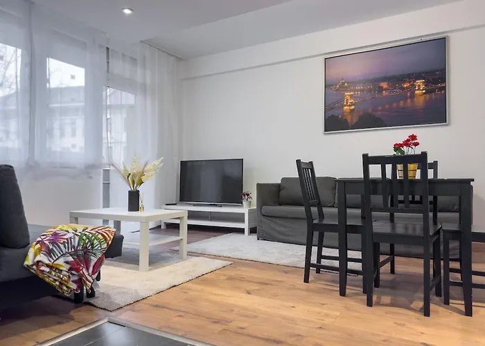 2bdr Gellert W Ac & Balcony By Nw * Budapeste