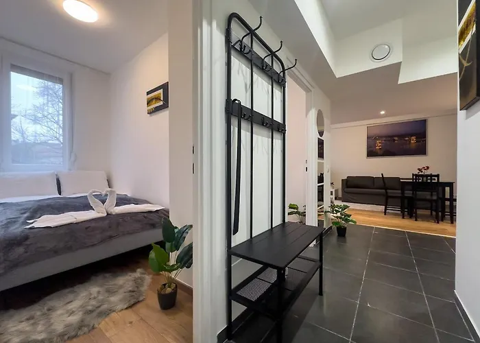 2bdr Gellert W Ac & Balcony By Nw Apartamento