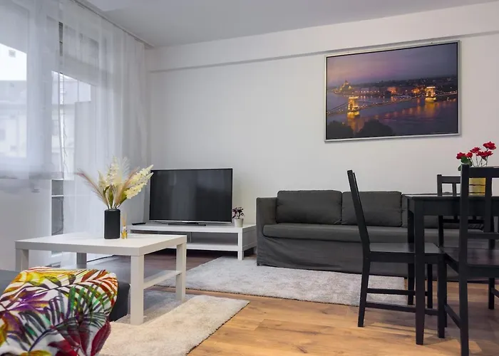 Apartment 2bdr Gellert W Ac & Balcony By Nw