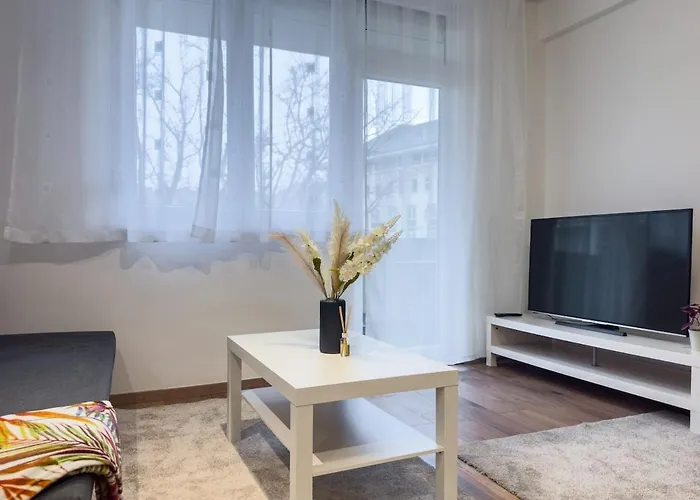 Apartment 2bdr Gellert W Ac & Balcony By Nw Budapest