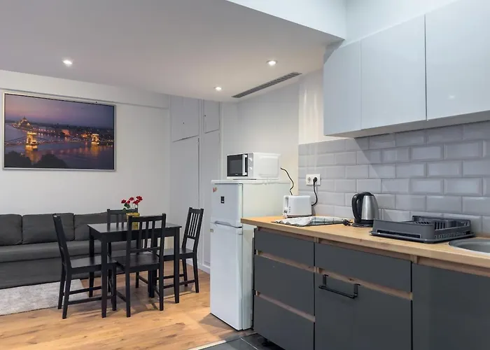 2bdr Gellért W Ac&balcony By Nw Apartamento *
