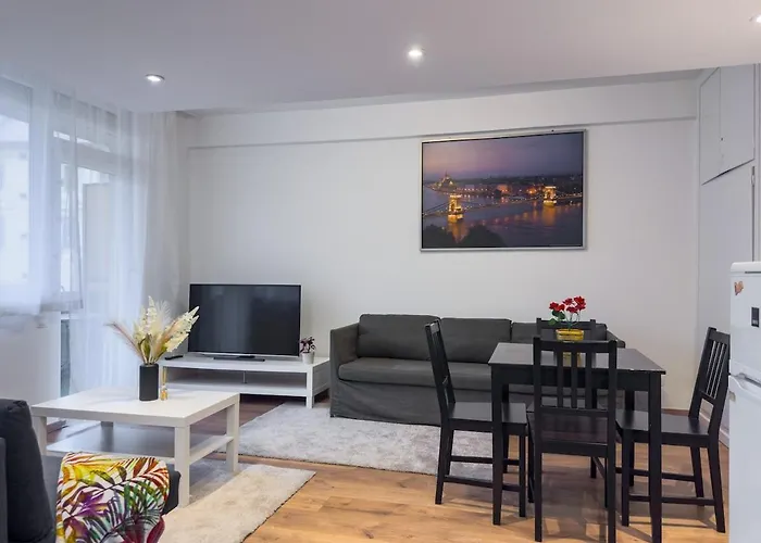 2bdr Gellért W Ac&balcony By Nw Apartamento *
